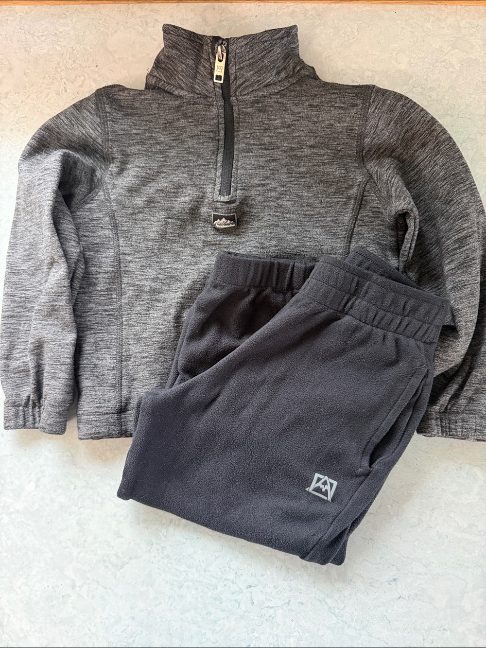 Avalanche Gray Heather Quarter-Zip Pullover with Charcoal Joggers